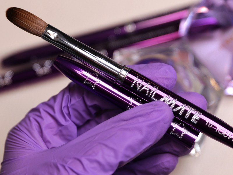 What Size Acrylic Nail Brush Should I&nbsp;Use?